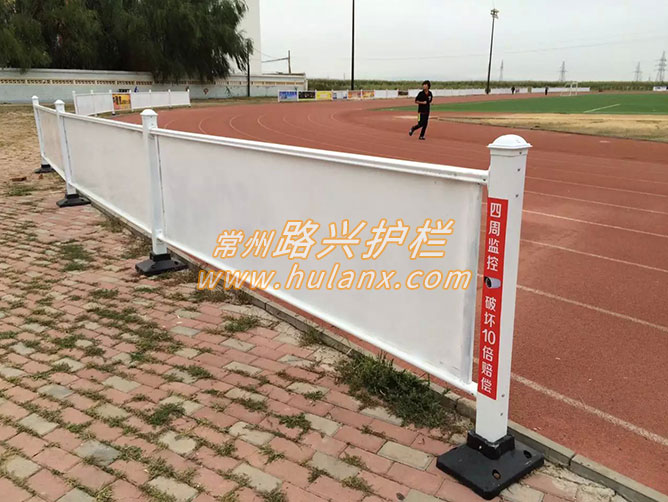 廣告板（bǎn）護欄